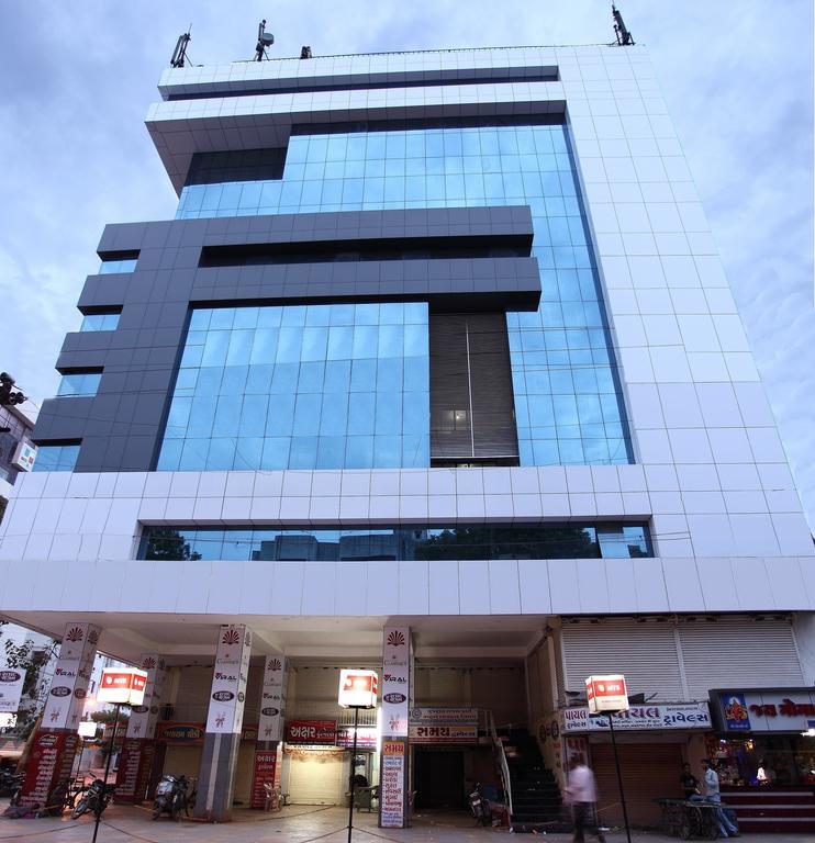 Hotel Classique Раджкот Экстерьер фото