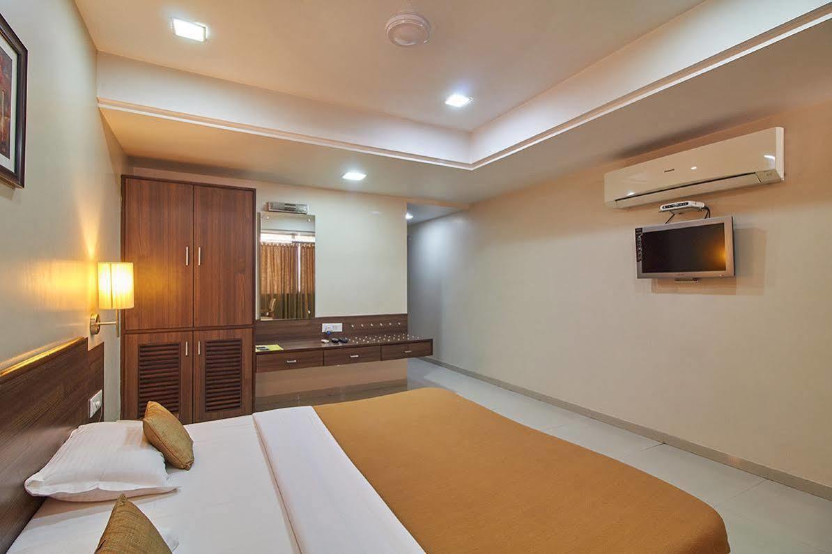 Hotel Classique Раджкот Экстерьер фото