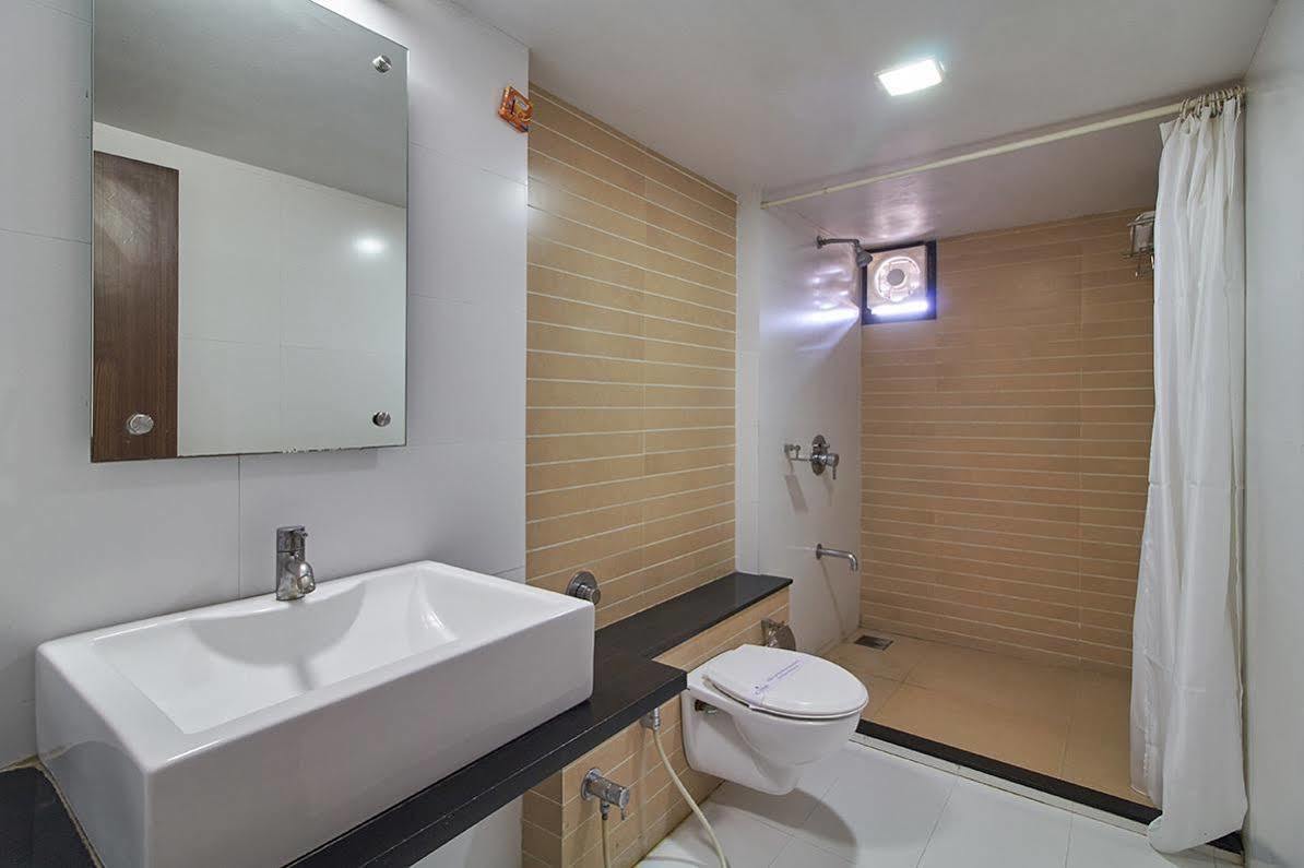 Hotel Classique Раджкот Экстерьер фото