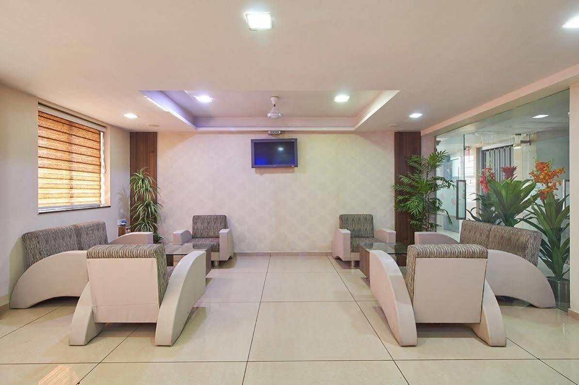 Hotel Classique Раджкот Экстерьер фото